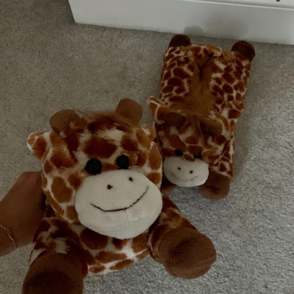 CUTE GIRAFFE SLIPPERS